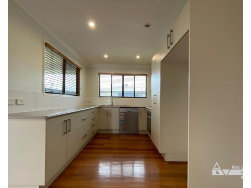 10 Summer Red Ct, Blackwater QLD 4717