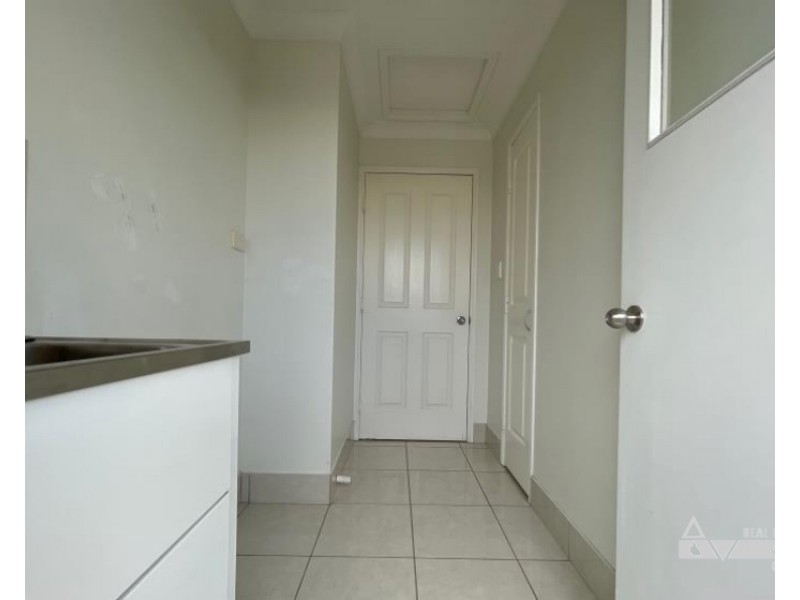 10 Summer Red Ct, Blackwater QLD 4717