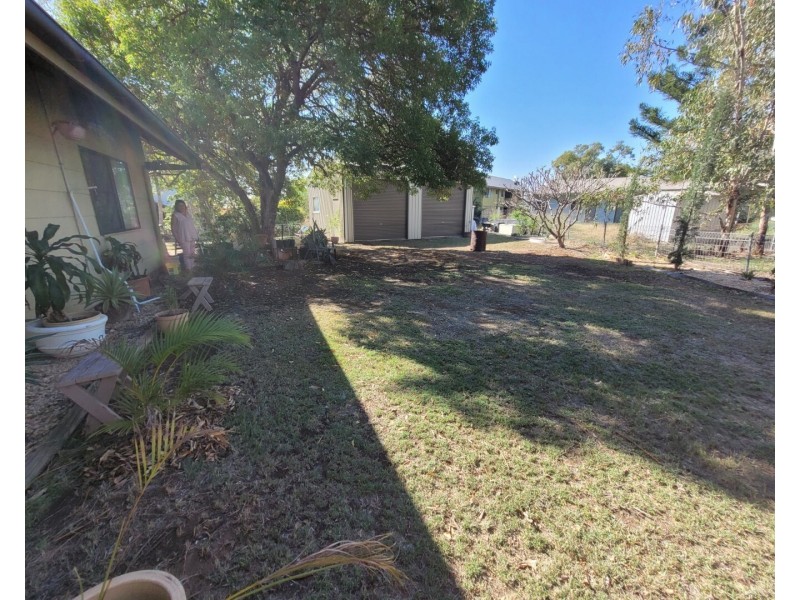 28 Hibiscus Cres, Blackwater QLD 4717