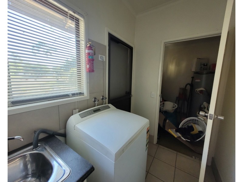28 Hibiscus Cres, Blackwater QLD 4717