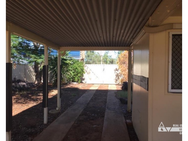 30 Blackall St, Dingo QLD 4702