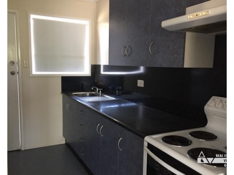 30 Blackall St, Dingo QLD 4702