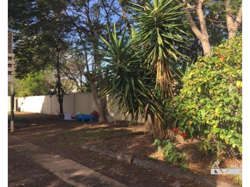 30 Blackall St, Dingo QLD 4702