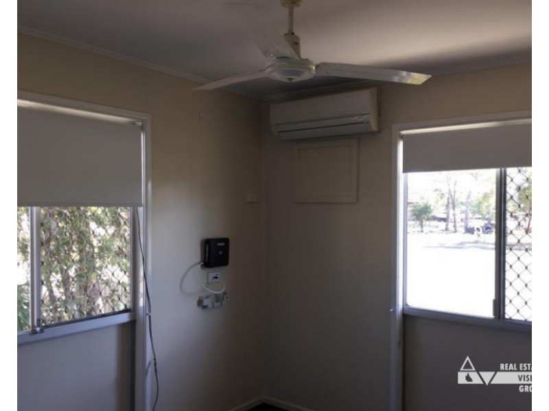 30 Blackall St, Dingo QLD 4702