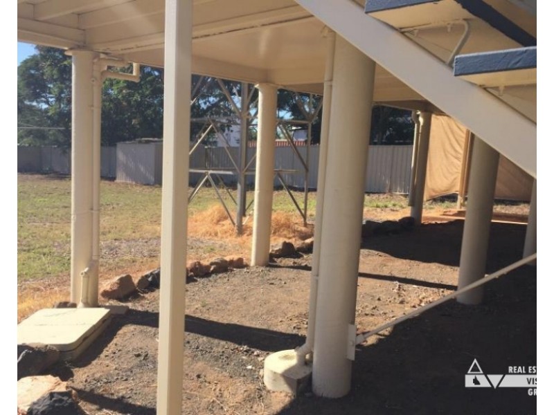 30 Blackall St, Dingo QLD 4702