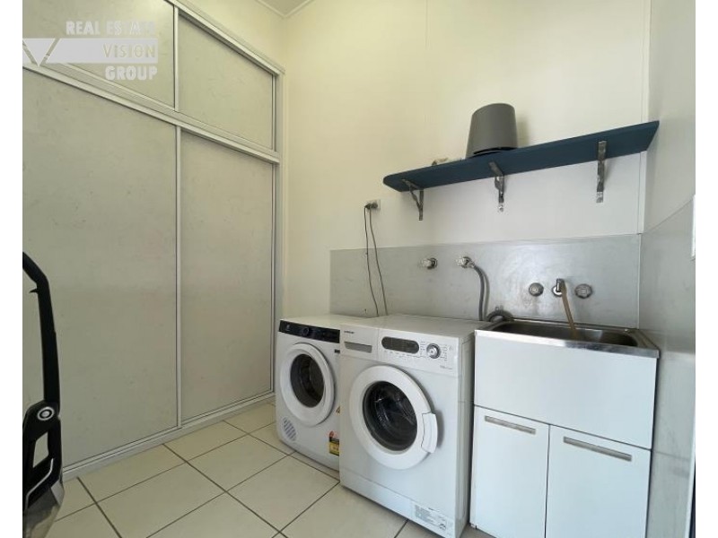 43 Stower St, Blackwater QLD 4717