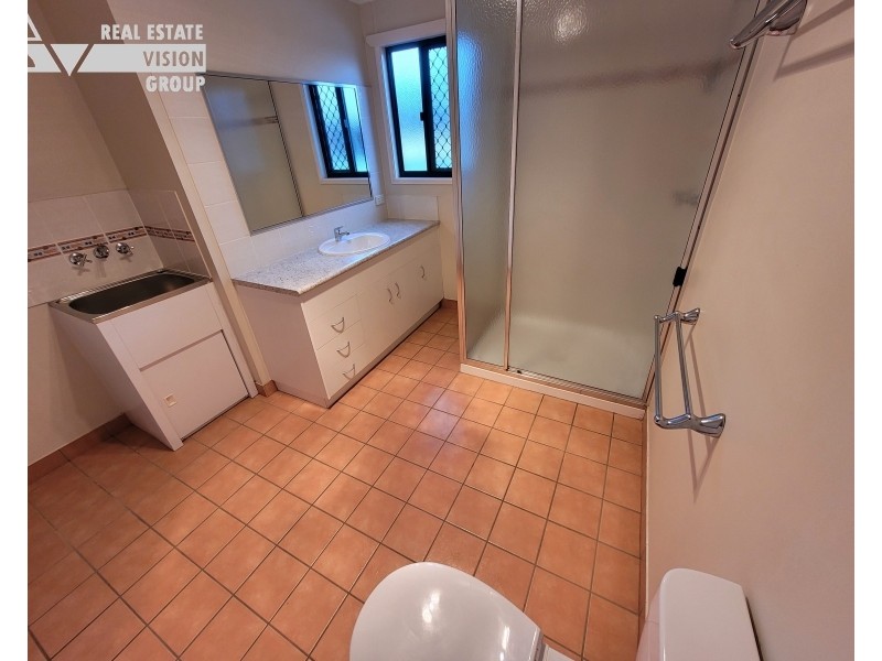 8 Main St, Bluff QLD 4702