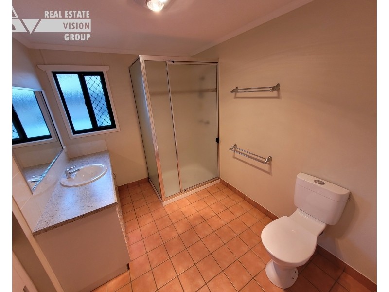 8 Main St, Bluff QLD 4702