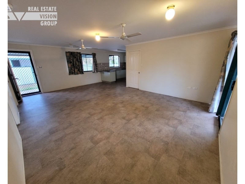 8 Main St, Bluff QLD 4702