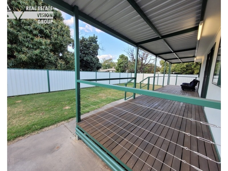 8 Main St, Bluff QLD 4702