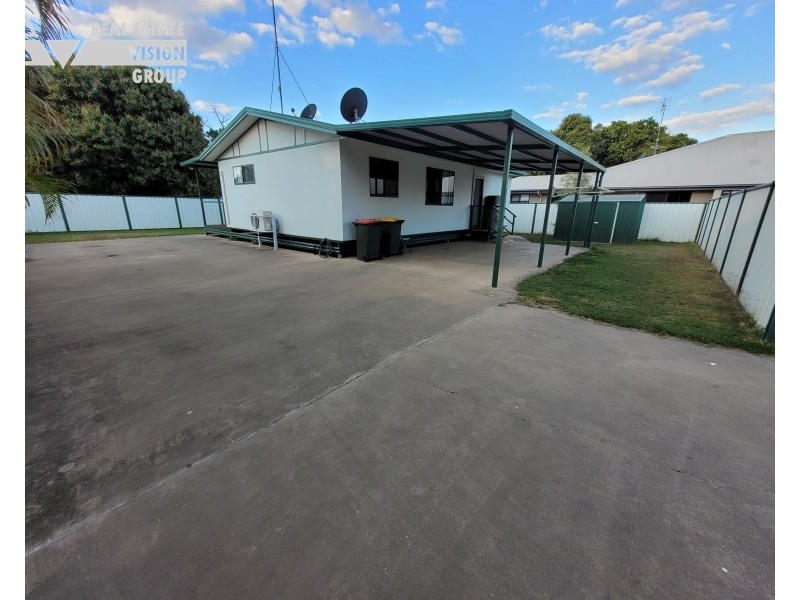 8 Main St, Bluff QLD 4702