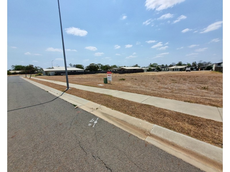 32 Penrose Cct, Blackwater QLD 4717