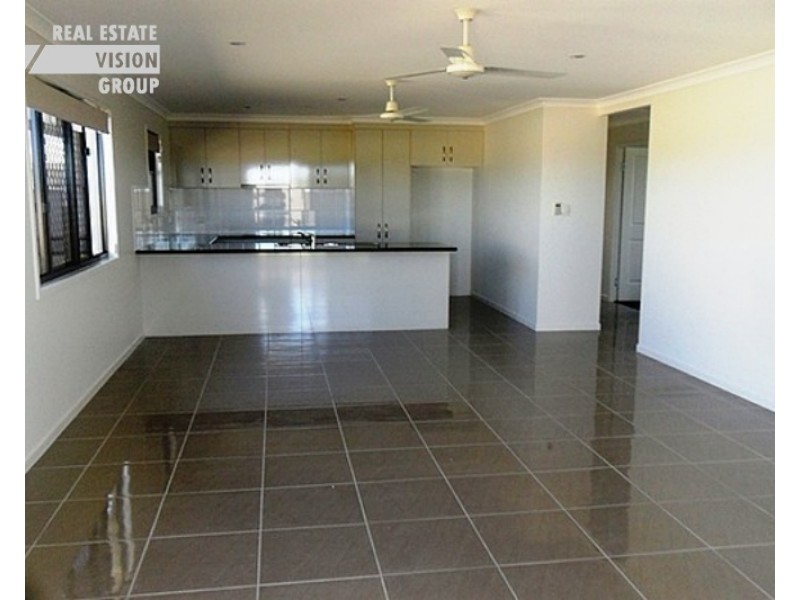Unit 4/15 Whitney St, Emerald QLD 4720