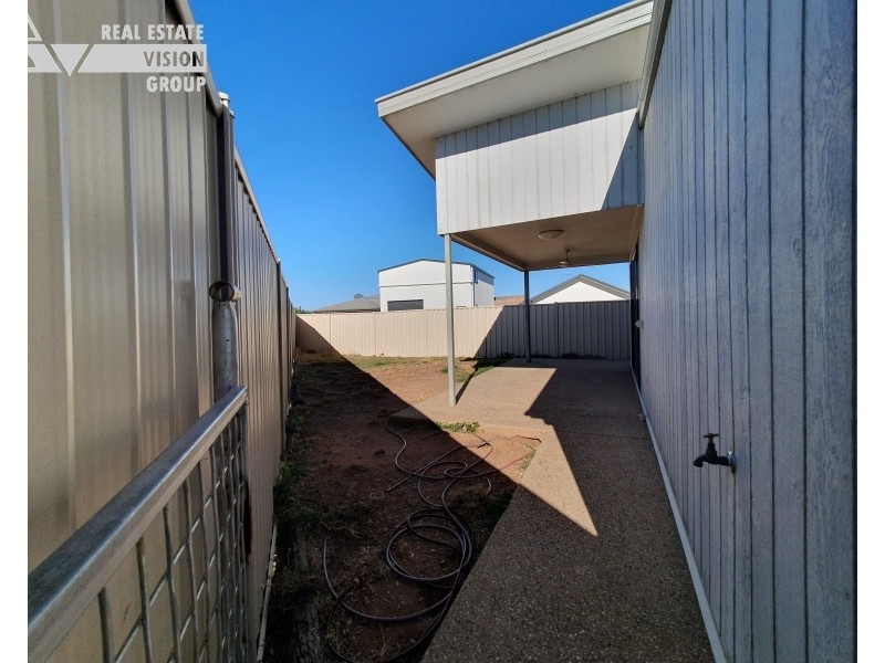 Unit 4/15 Whitney St, Emerald QLD 4720