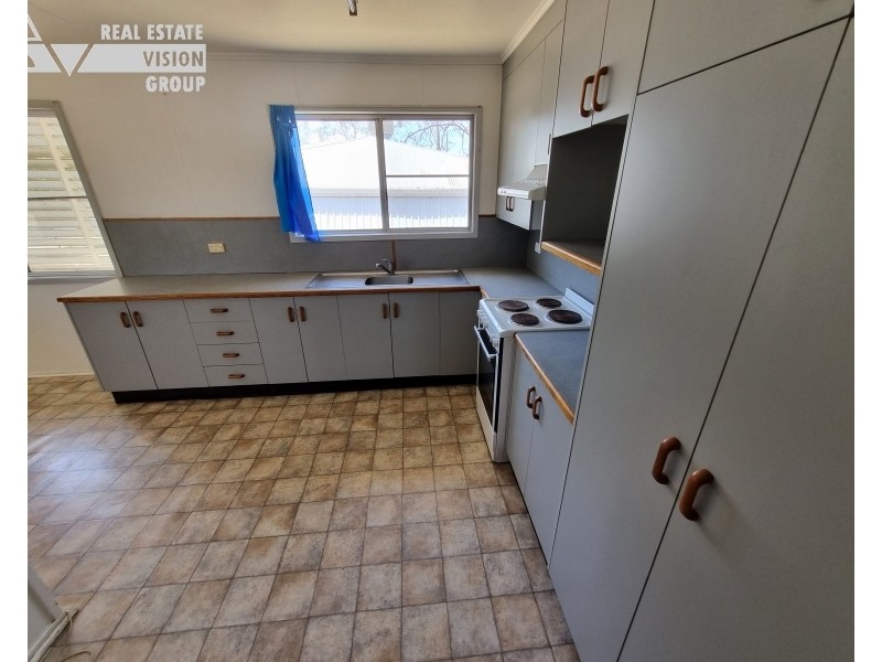 33 Wattle St, Blackwater QLD 4717