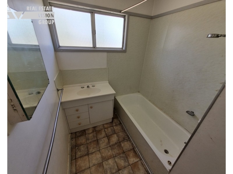 33 Wattle St, Blackwater QLD 4717