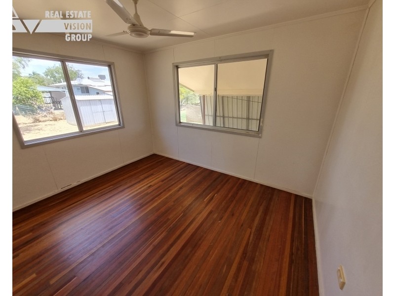 33 Wattle St, Blackwater QLD 4717