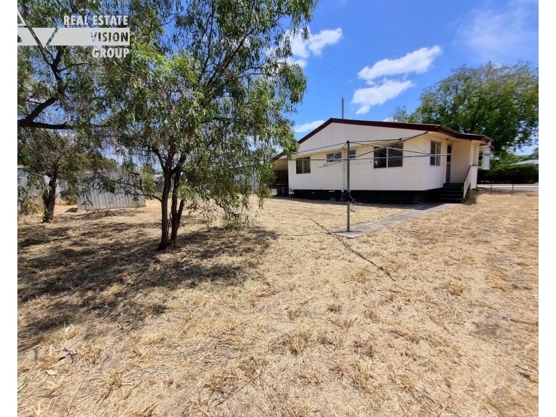 33 Wattle St, Blackwater QLD 4717