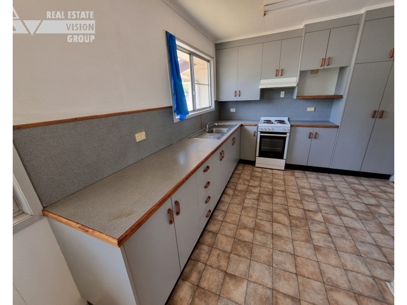 33 Wattle St, Blackwater QLD 4717