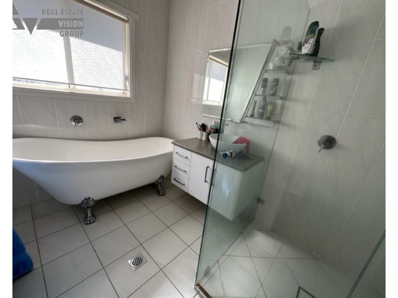 12C Edgewood Dr, Emerald QLD 4720