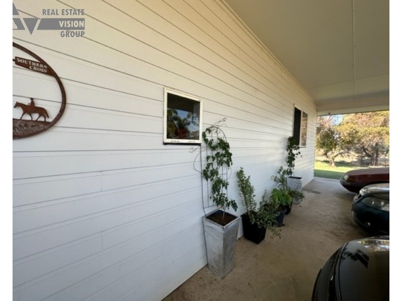 12C Edgewood Dr, Emerald QLD 4720