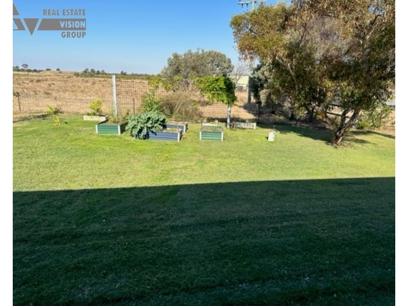 12C Edgewood Dr, Emerald QLD 4720