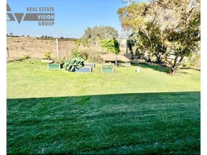 12C Edgewood Dr, Emerald QLD 4720