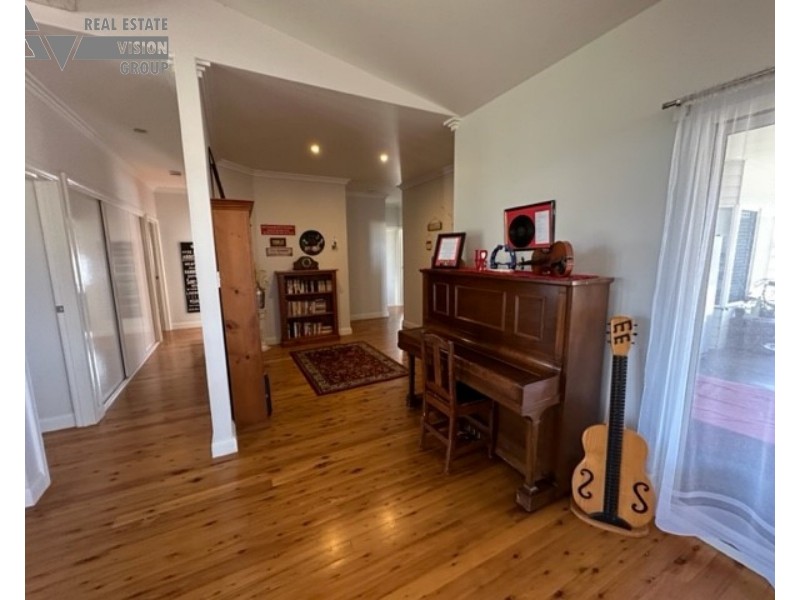 12C Edgewood Dr, Emerald QLD 4720