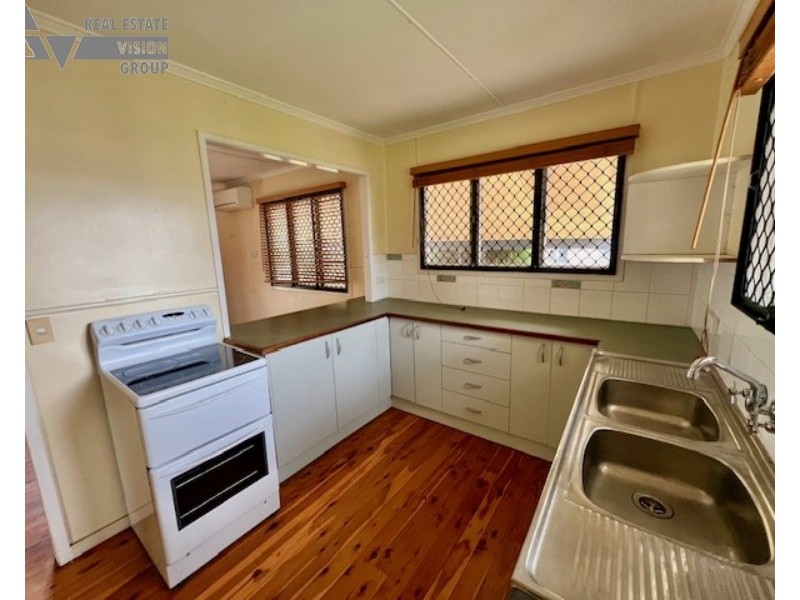 4 Donkin St, Emerald QLD 4720