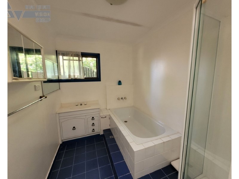 33 Willoughby St, Willows QLD 4702