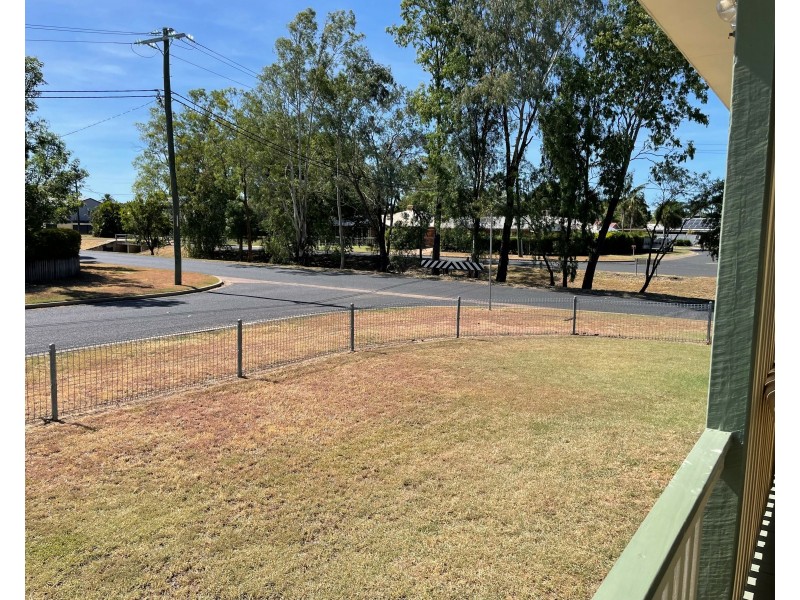 55 Park Ave, Emerald QLD 4720