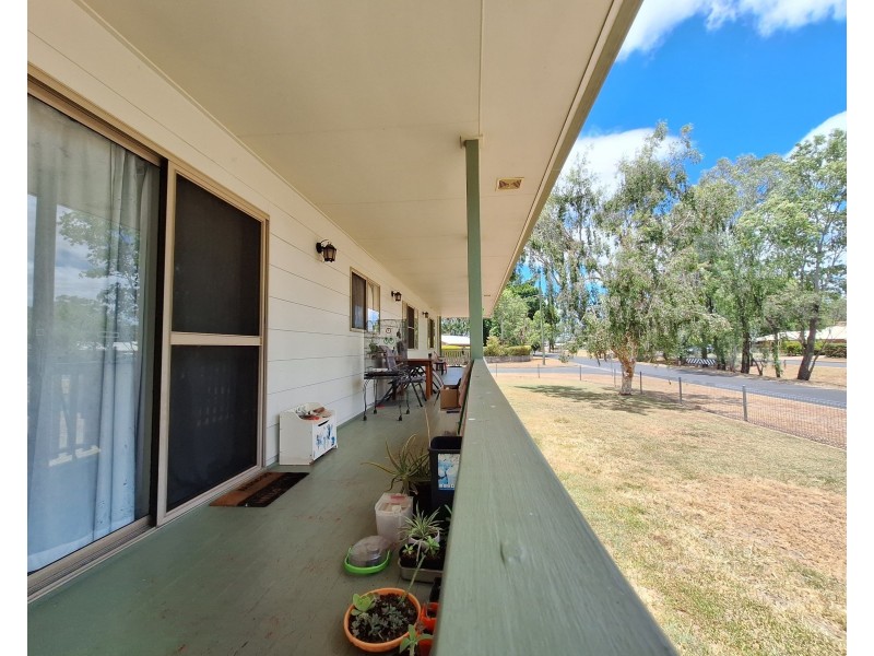 55 Park Ave, Emerald QLD 4720
