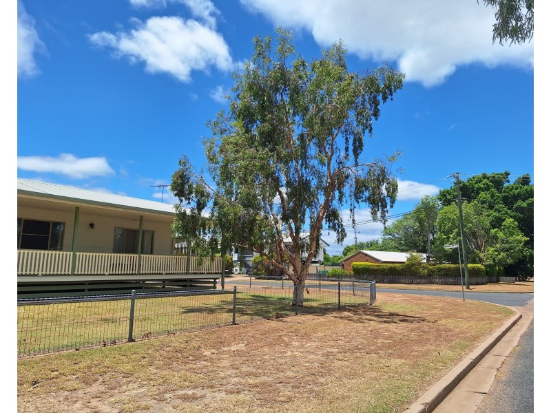 55 Park Ave, Emerald QLD 4720