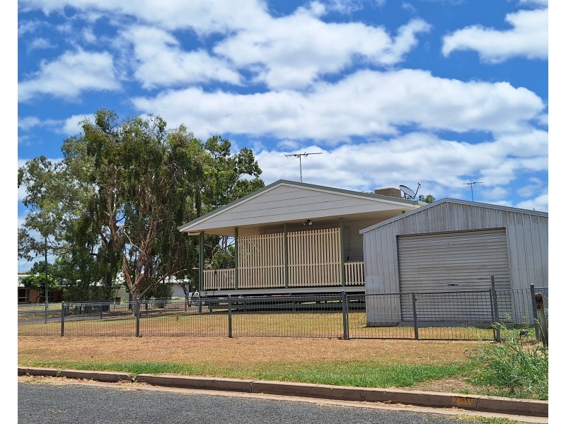 55 Park Ave, Emerald QLD 4720