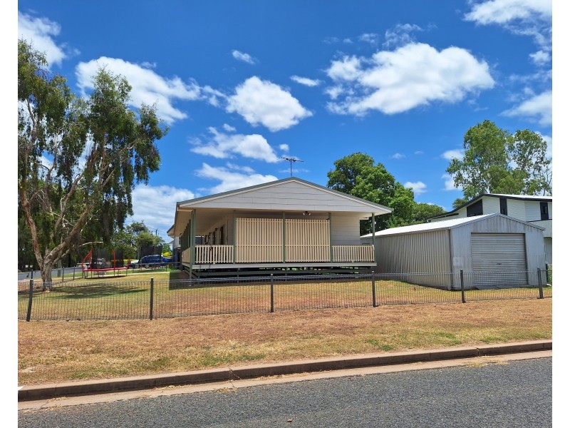55 Park Ave, Emerald QLD 4720