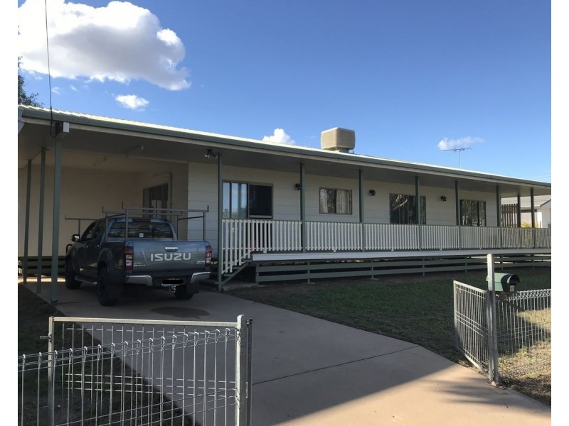 55 Park Ave, Emerald QLD 4720
