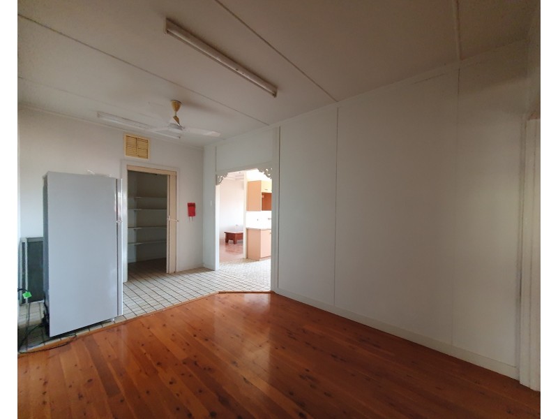 11 Hospital Rd, Emerald QLD 4720