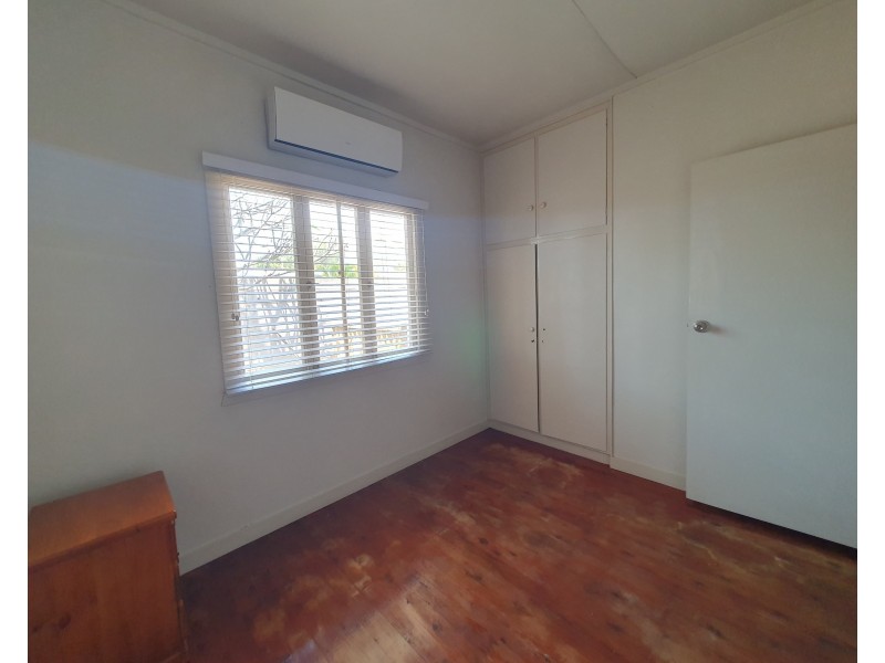 11 Hospital Rd, Emerald QLD 4720