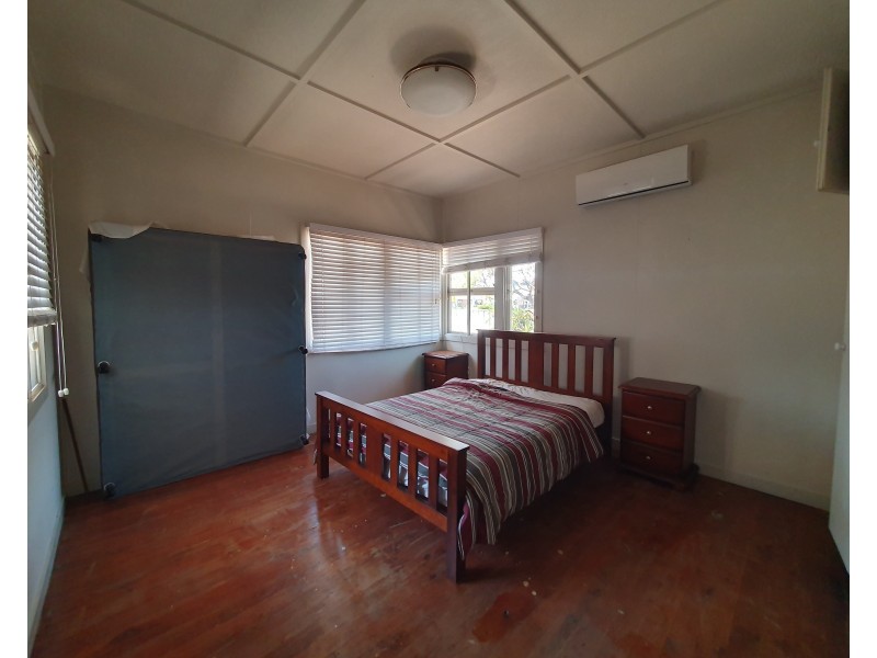 11 Hospital Rd, Emerald QLD 4720