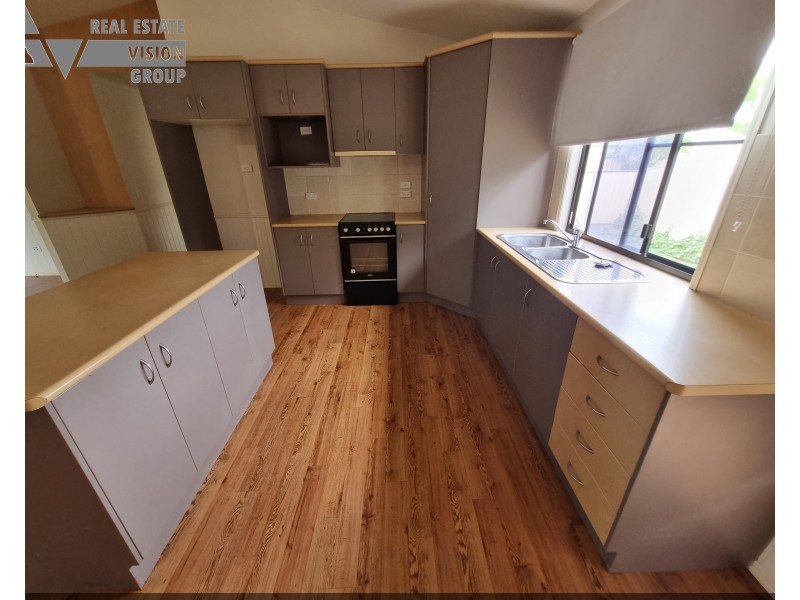 35 Littlefield St, Blackwater QLD 4717