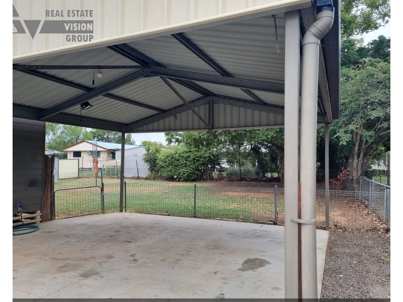 35 Littlefield St, Blackwater QLD 4717