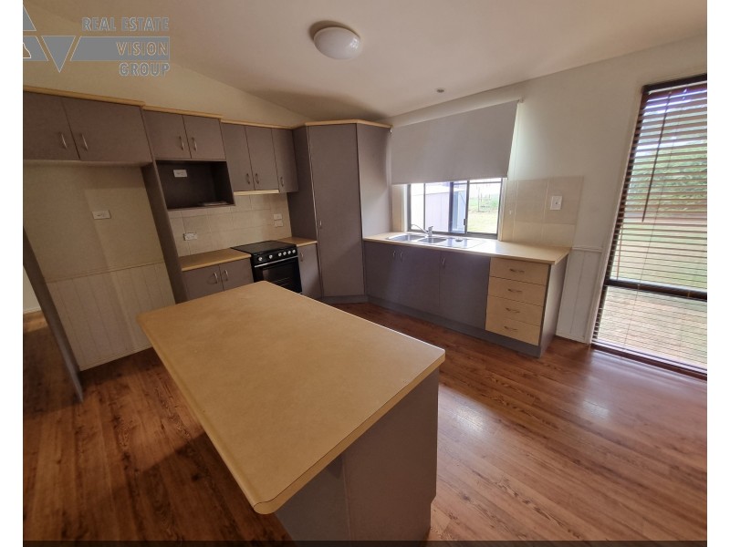 35 Littlefield St, Blackwater QLD 4717