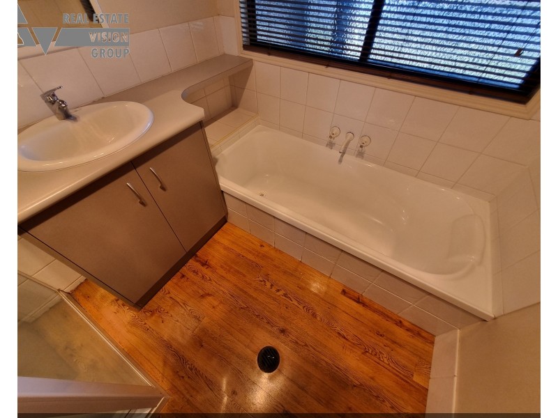 35 Littlefield St, Blackwater QLD 4717