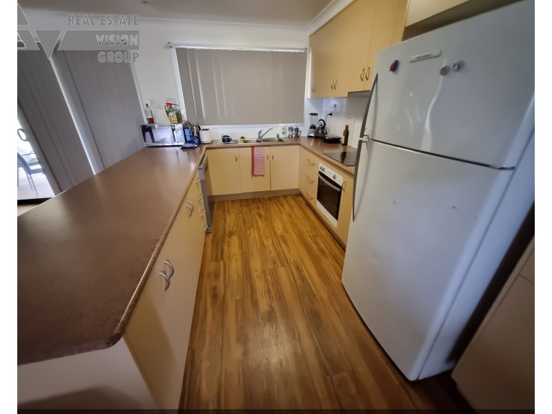 18 Arnold St, Blackwater QLD 4717