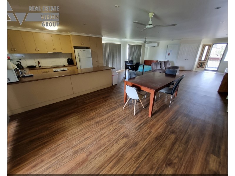 18 Arnold St, Blackwater QLD 4717