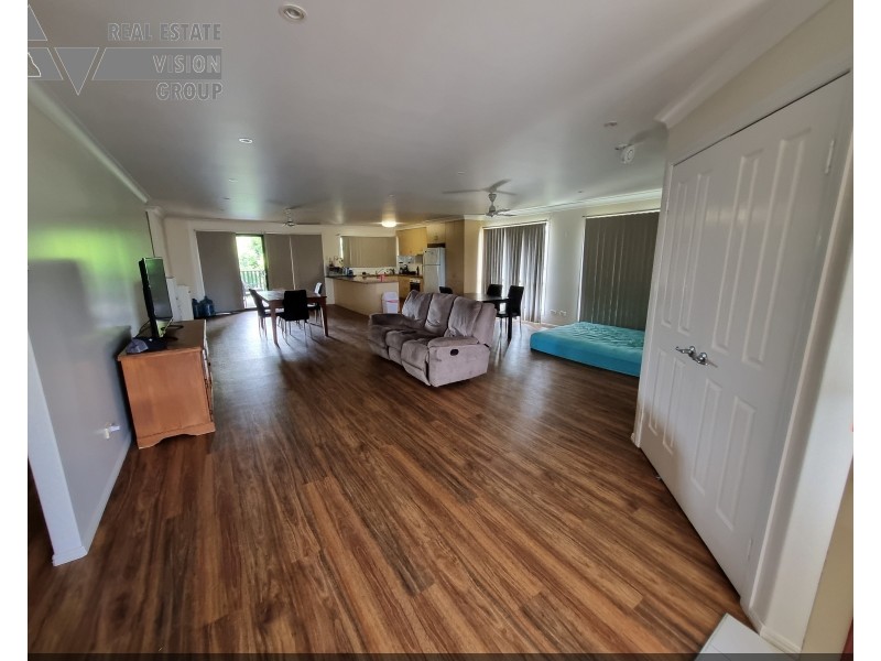 18 Arnold St, Blackwater QLD 4717