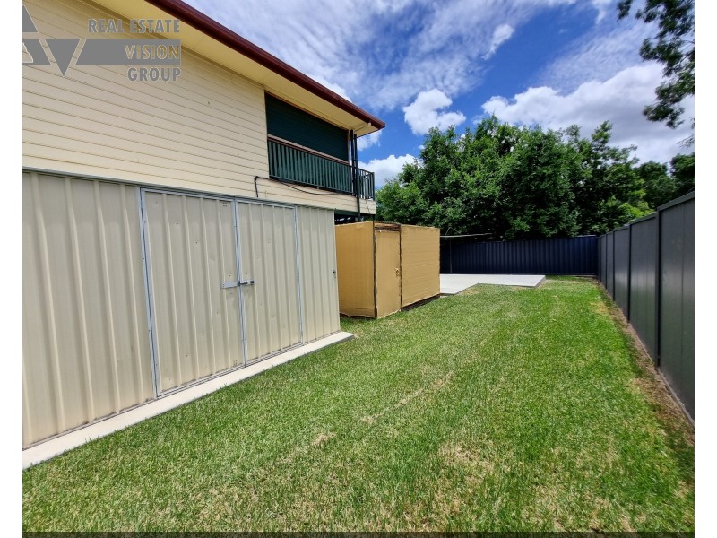 18 Arnold St, Blackwater QLD 4717
