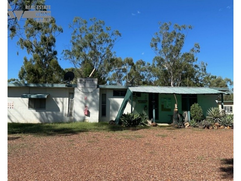 4 Village Rd, Willows QLD 4702