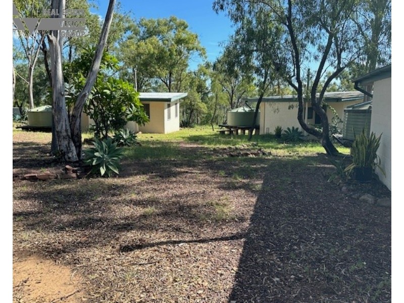 4 Village Rd, Willows QLD 4702