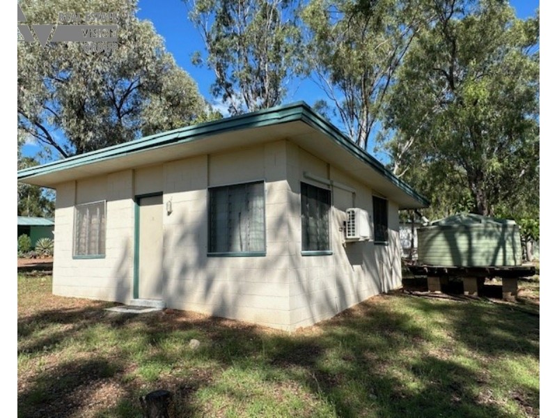 4 Village Rd, Willows QLD 4702